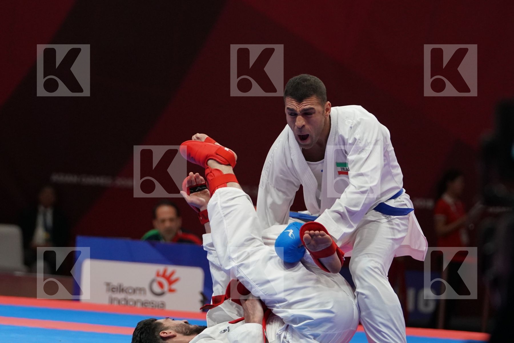 AHMAD ALMESFER (KUWAIT) vs ZABIOLLAH POORSHAB (ISLAMIC REPUBLIC OF IRAN) in Senior Kumite Ð 84 Kg - Qualification