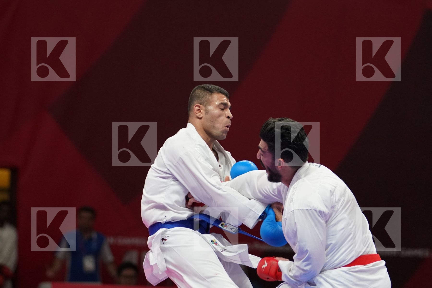 AHMAD ALMESFER (KUWAIT) vs ZABIOLLAH POORSHAB (ISLAMIC REPUBLIC OF IRAN) in Senior Kumite Ð 84 Kg - Qualification