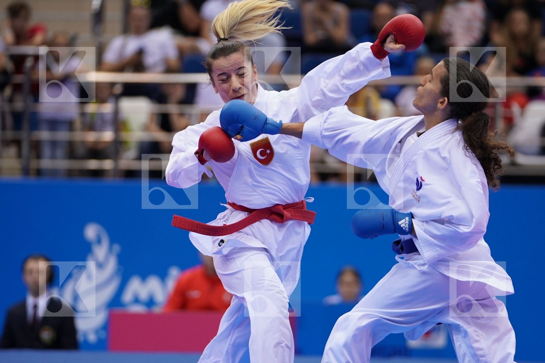 OZCELIK ARAPOGLU SERAP (TURKEY) Vs BOUDERBANE SOPHIA (FRANCE) in Senior Kumite -50 Kg - semi-final Bout