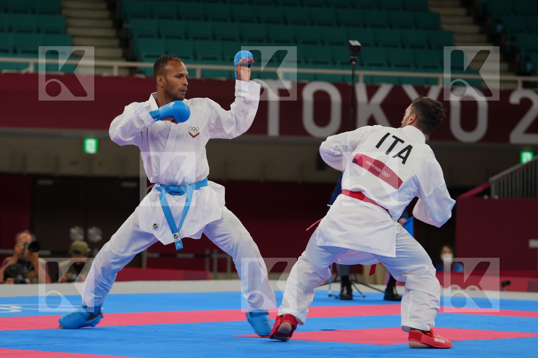 Crescenzo Angelo (Italy) - Kumite Male -67kg, Madera Andres (Venezuela) - Kumite Male -67kg in Senior Kumite -67 Kg - Round Robin bout