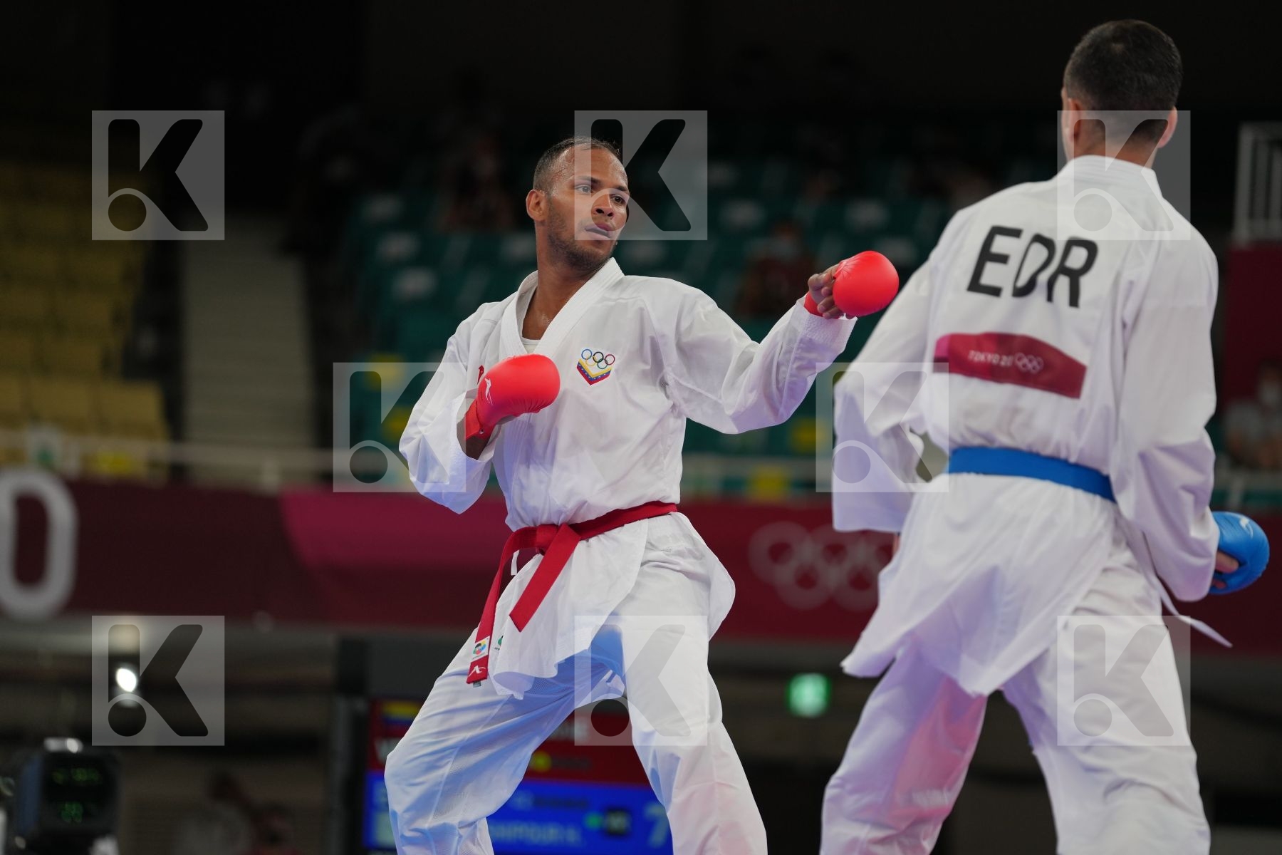 Madera Andres (Venezuela) - Kumite Male -67kg, Derafshipour Hamoon (Refugee Olympic Team) - Kumite Male -67kg in Senior Kumite -67 Kg - Round Robin bout