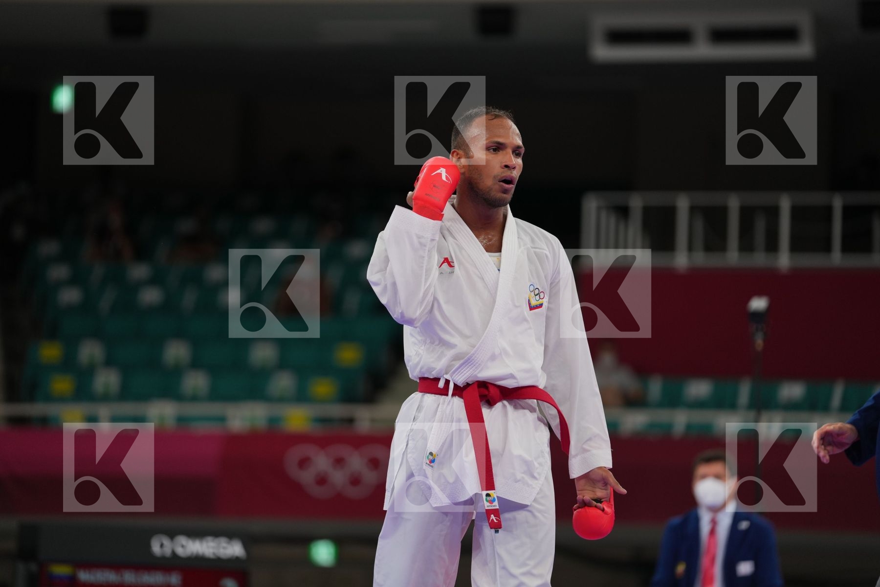 Madera Andres (Venezuela) - Kumite Male -67kg, Derafshipour Hamoon (Refugee Olympic Team) - Kumite Male -67kg in Senior Kumite -67 Kg - Round Robin bout