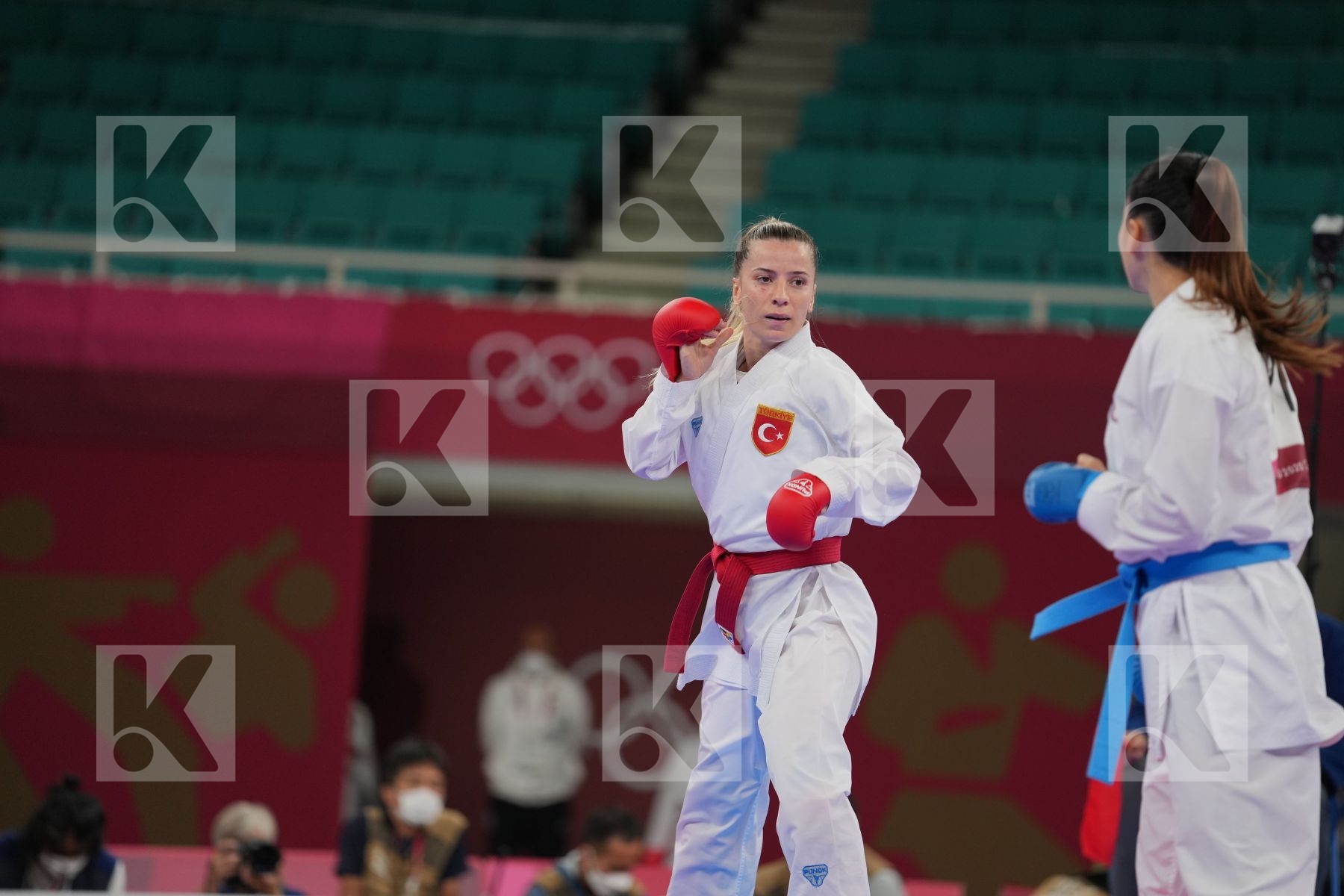 Ozcelik Arapoglu Serap (Turkey) - Kumite Female -55kg, Wen Tzu-Yun (Chinese Taipei) - Kumite Female -55kg in Senior Kumite -55 Kg - Round Robin bout