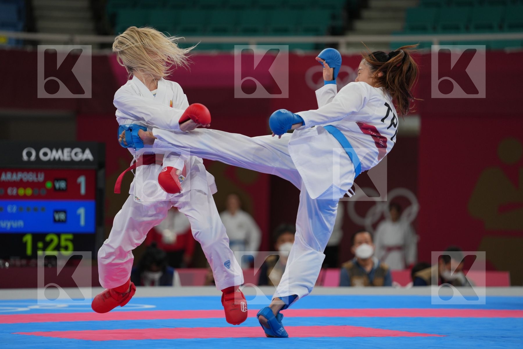 Ozcelik Arapoglu Serap (Turkey) - Kumite Female -55kg, Wen Tzu-Yun (Chinese Taipei) - Kumite Female -55kg in Senior Kumite -55 Kg - Round Robin bout