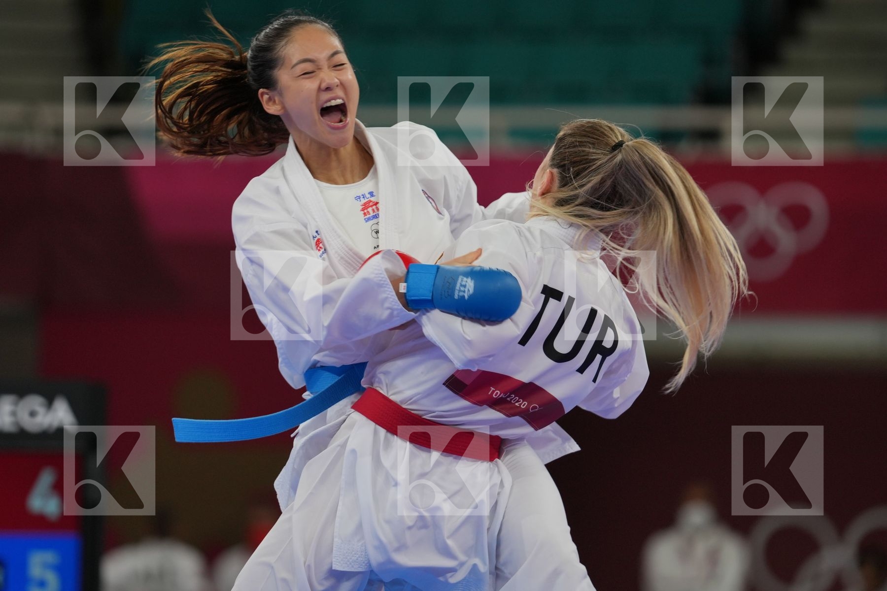 Ozcelik Arapoglu Serap (Turkey) - Kumite Female -55kg, Wen Tzu-Yun (Chinese Taipei) - Kumite Female -55kg in Senior Kumite -55 Kg - Round Robin bout