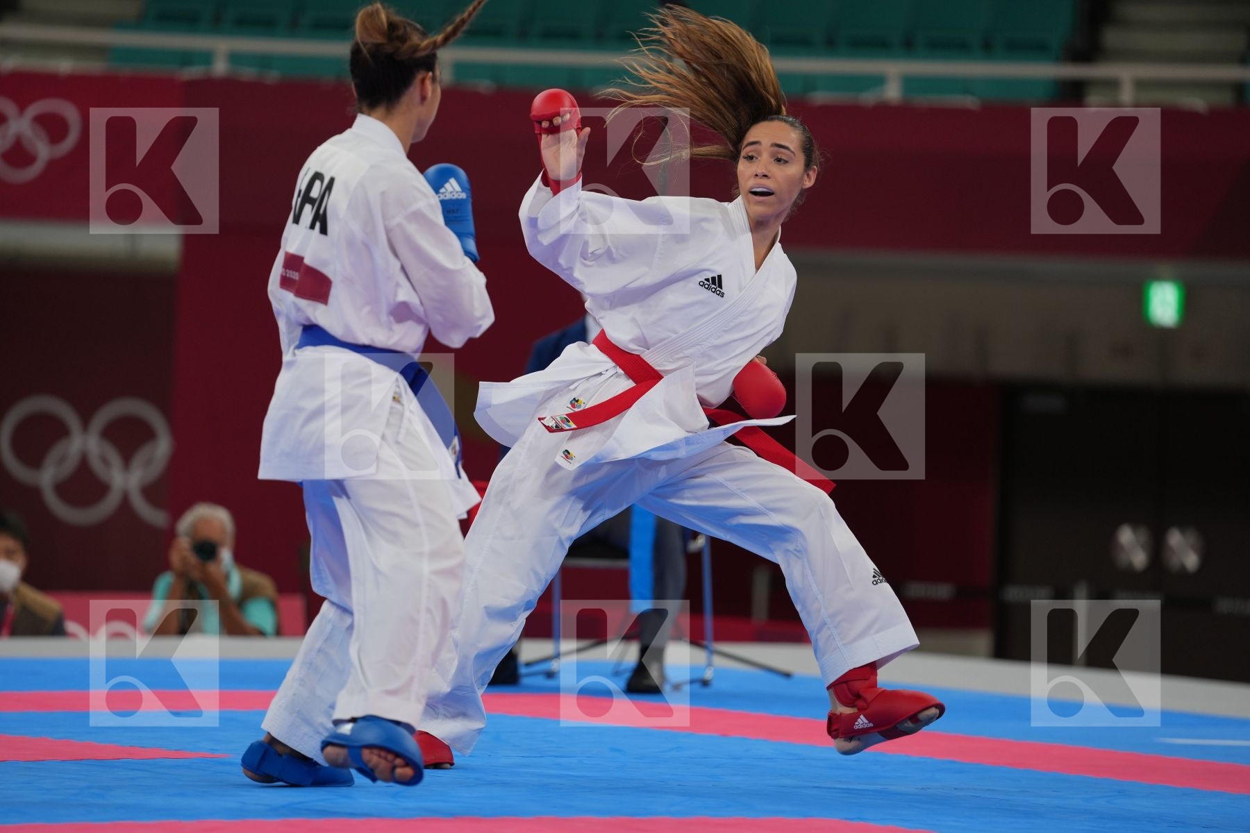 Garces Sequera Claudymar (Venezuela) - Kumite Female -61kg, Heurtault Leïla (France) - Kumite Female -61kg in Senior Kumite -61 Kg - Round Robin bout