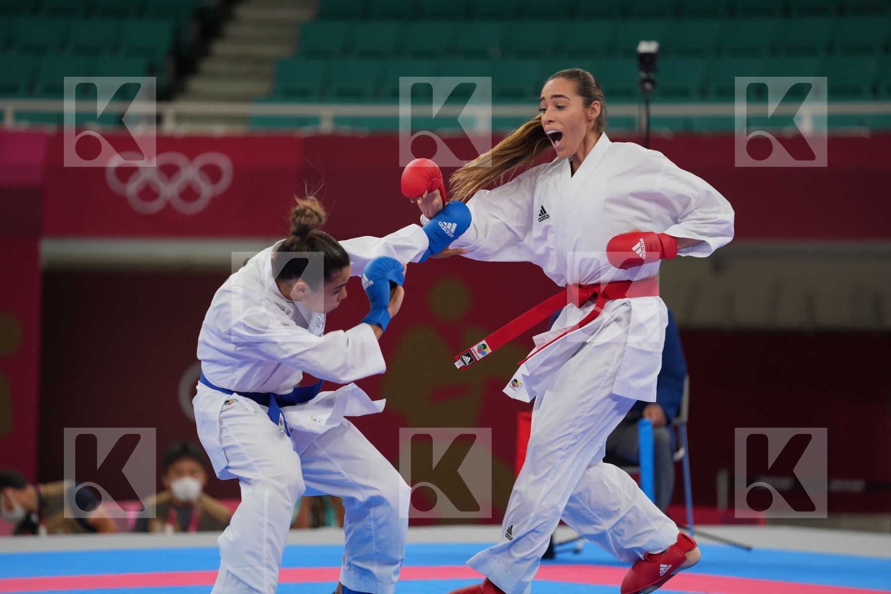 Garces Sequera Claudymar (Venezuela) - Kumite Female -61kg, Heurtault Leïla (France) - Kumite Female -61kg in Senior Kumite -61 Kg - Round Robin bout