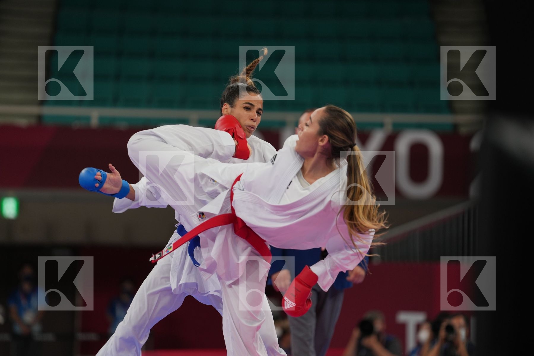 Garces Sequera Claudymar (Venezuela) - Kumite Female -61kg, Heurtault Leïla (France) - Kumite Female -61kg in Senior Kumite -61 Kg - Round Robin bout