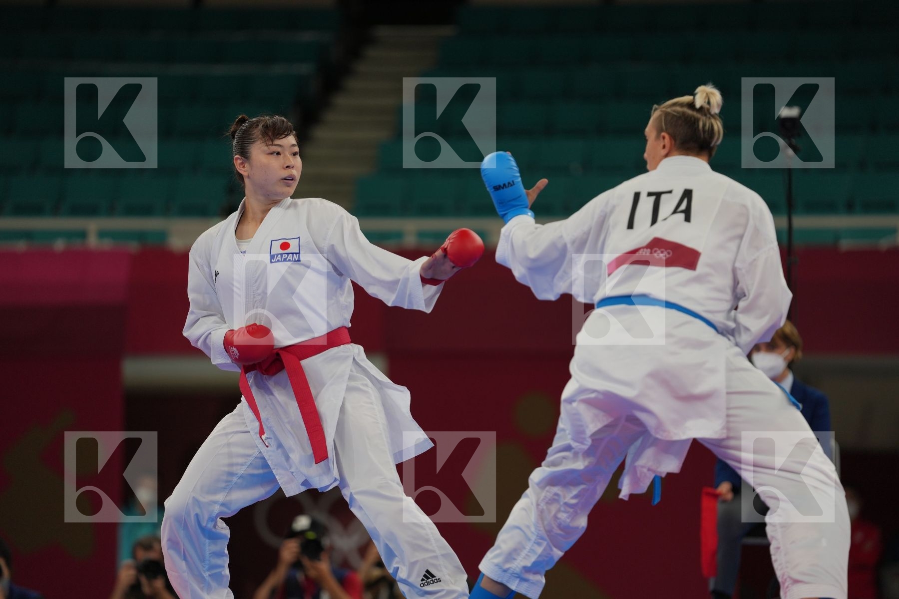 Uekusa Ayumi (Japan) - Kumite Female +61kg, Semeraro Silvia (Italy) - Kumite Female +61kg in Senior Kumite 61+ Kg - Round Robin bout