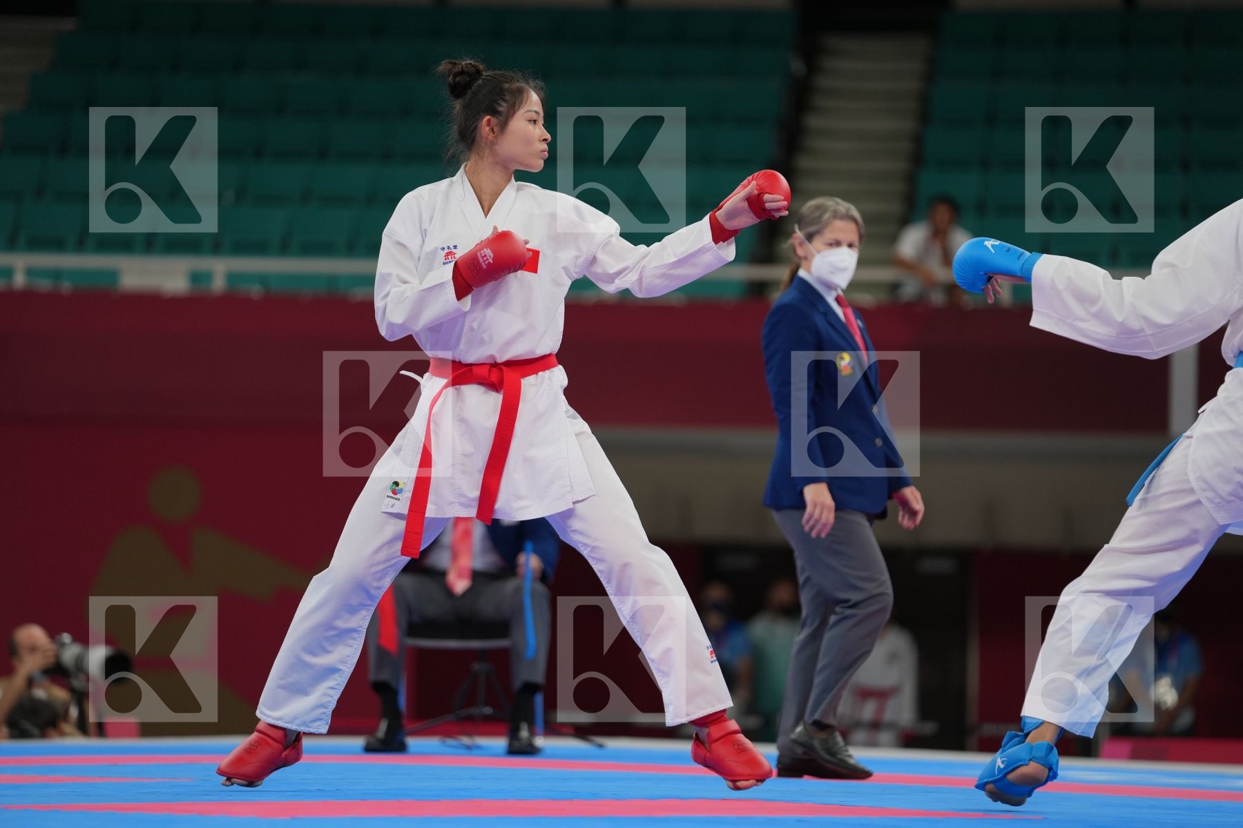 Gong Li (People's Republic of China) - Kumite Female+61kg, Abdelaziz Feryal (Egypt) - Kumite Female +61kg in Senior Kumite 61+ Kg - Round Robin bout