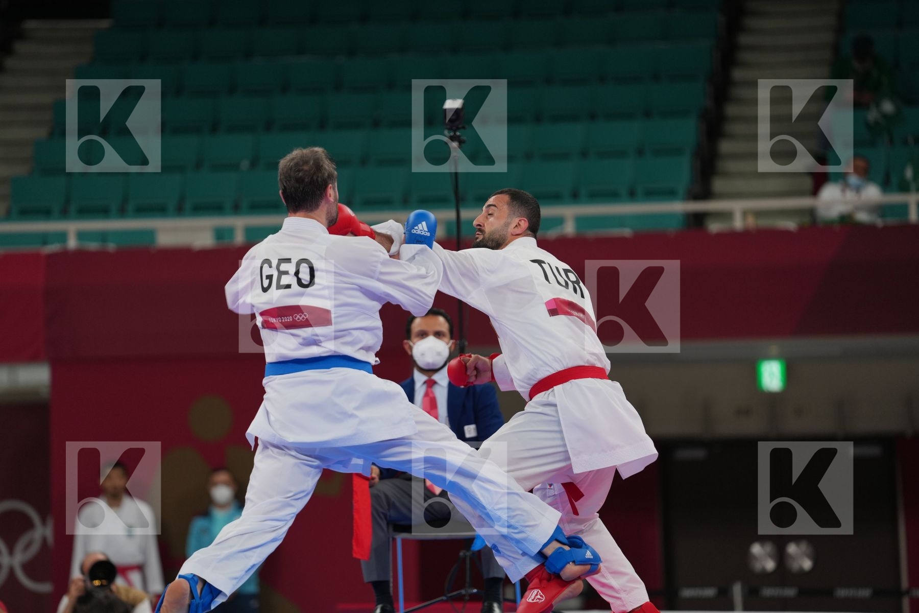 Gaysinsky Daniel (Canada) - Kumite Male +75kg, Irr Brian (United States of America) - Kumite Male +75kg in Senior Kumite 75+ Kg - Round Robin bout