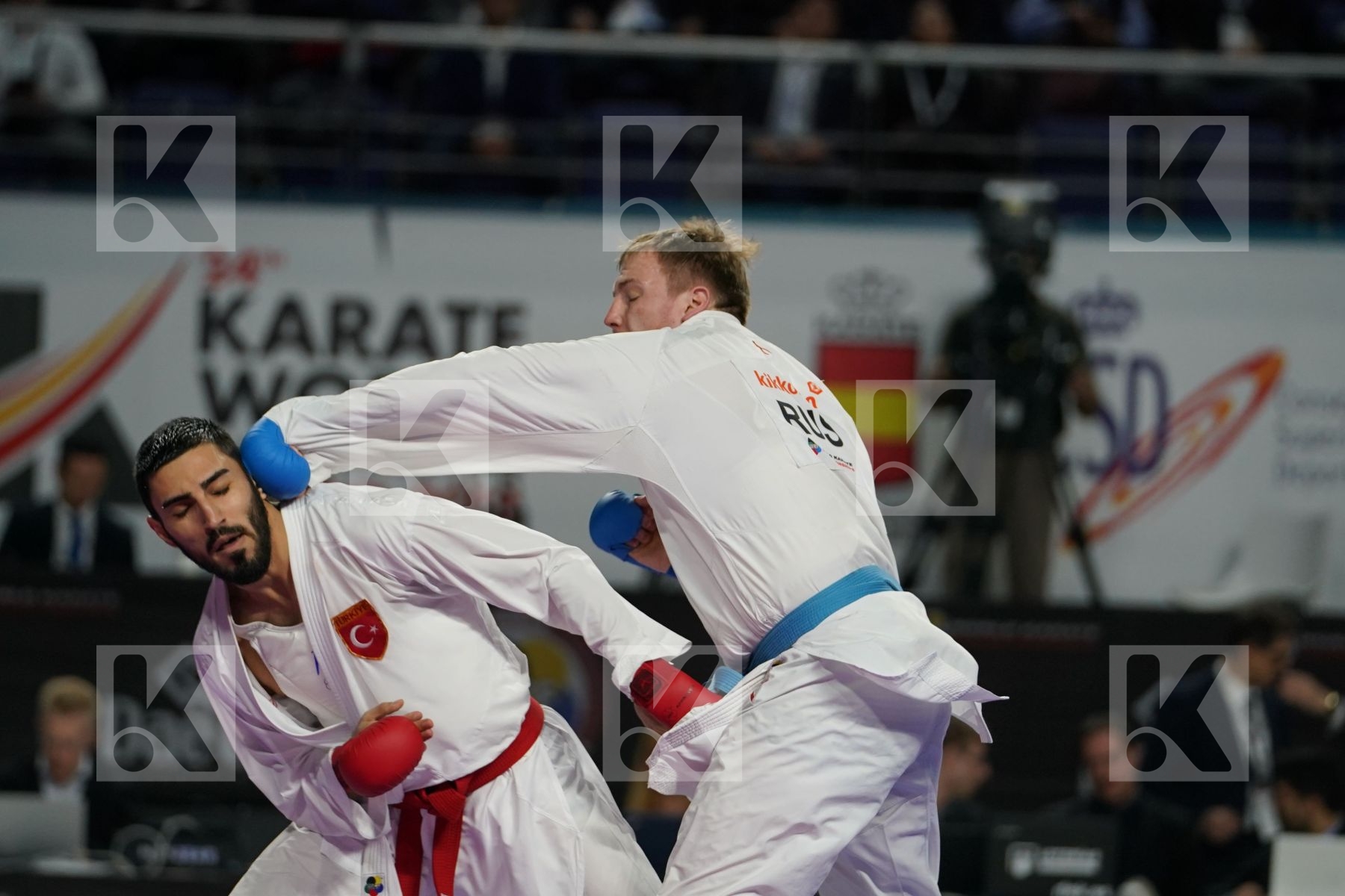 ALPARSLAN YAMANOGLU (TURKEY) vs ALEXANDER PSHENITSYN (RUSSIAN FEDERATION) in Senior Kumite 84+ Kg - Bronze bout