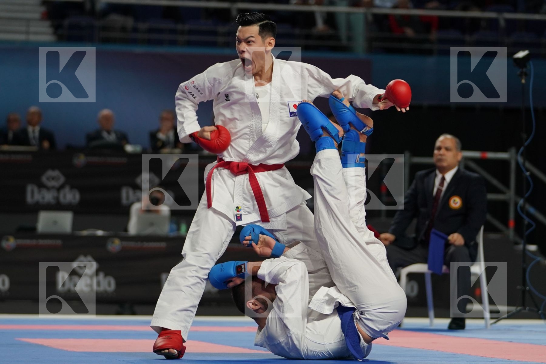 KEN NISHIMURA (JAPAN) vs BESLAN MIZOV (RUSSIAN FEDERATION) in Senior Kumite Ð 75 Kg - Bronze bout