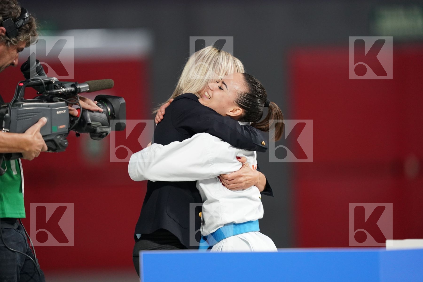 ALEXANDRA FERACCI (FRANCE) vs VIVIANA BOTTARO (ITALY) in Senior Female Kata - Bronze bout