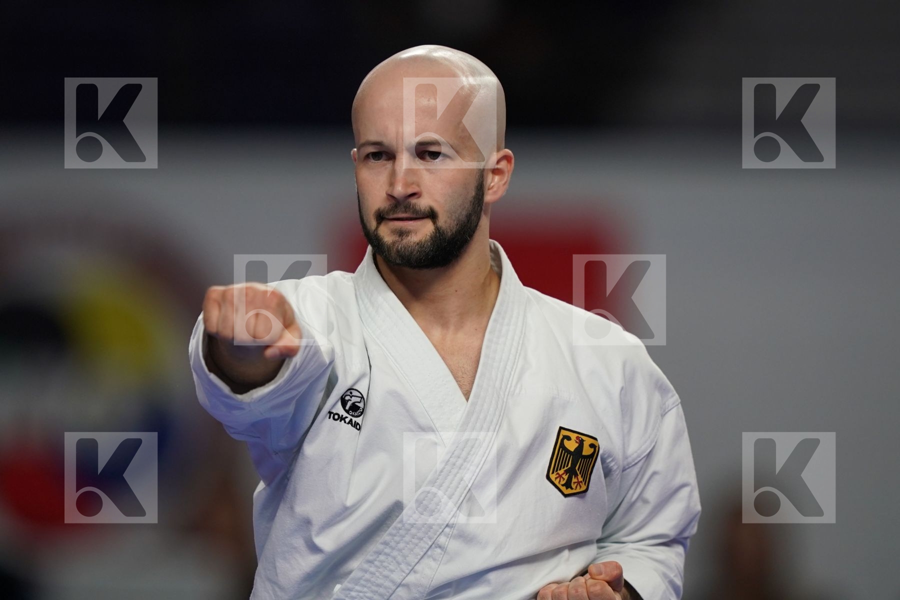 MATTIA BUSATO (ITALY) vs ILJA SMORGUNER (GERMANY) in Senior Male Kata - Bronze bout
