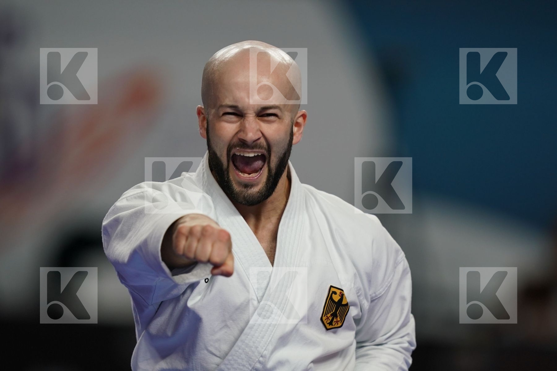 MATTIA BUSATO (ITALY) vs ILJA SMORGUNER (GERMANY) in Senior Male Kata - Bronze bout