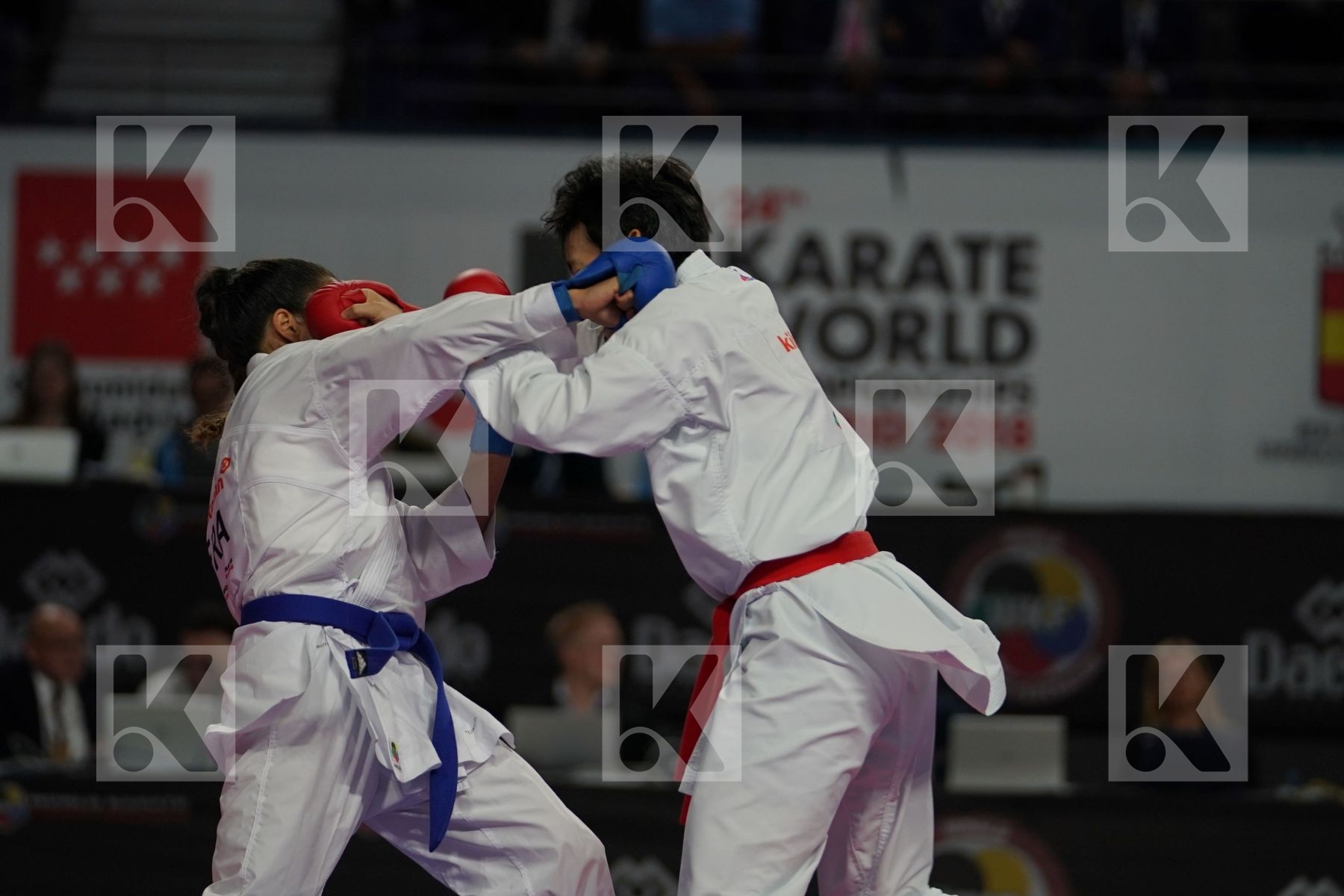 Japan (KAWAMURA, SAITO, SOMEYA, UEKUSA) vs France (AVAZERI, BRITO, HEURTAULT, SIVERT) in Senior Team Female Kumite - Final bout