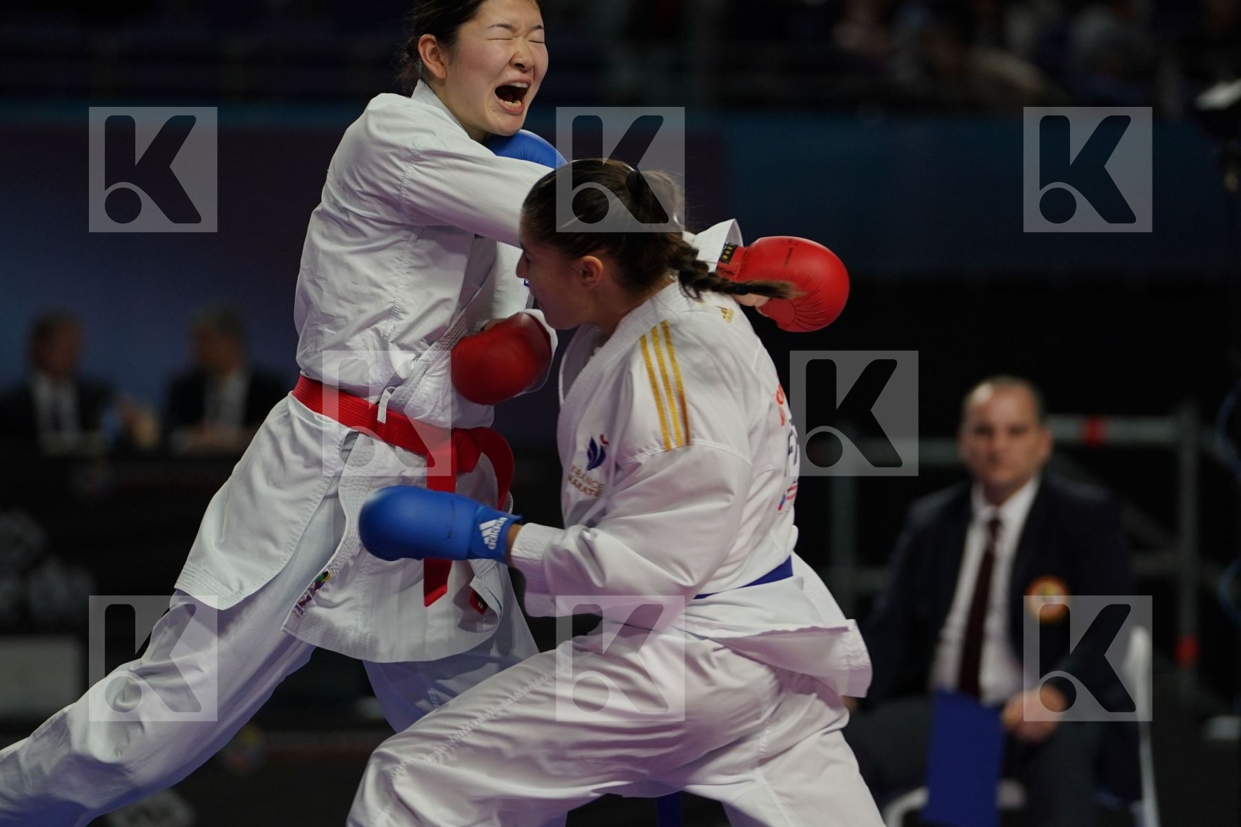 Japan (KAWAMURA, SAITO, SOMEYA, UEKUSA) vs France (AVAZERI, BRITO, HEURTAULT, SIVERT) in Senior Team Female Kumite - Final bout