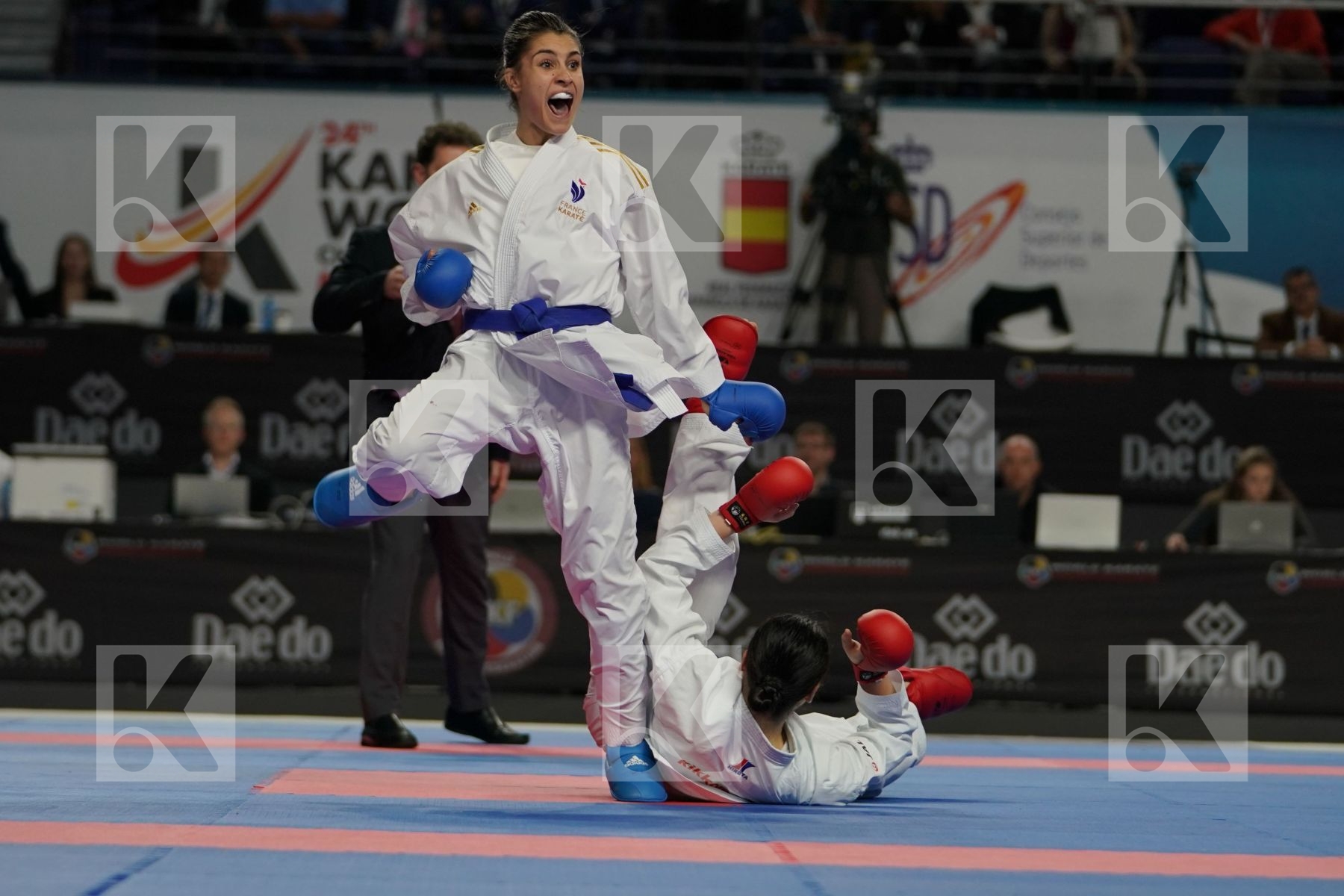 Japan (KAWAMURA, SAITO, SOMEYA, UEKUSA) vs France (AVAZERI, BRITO, HEURTAULT, SIVERT) in Senior Team Female Kumite - Final bout