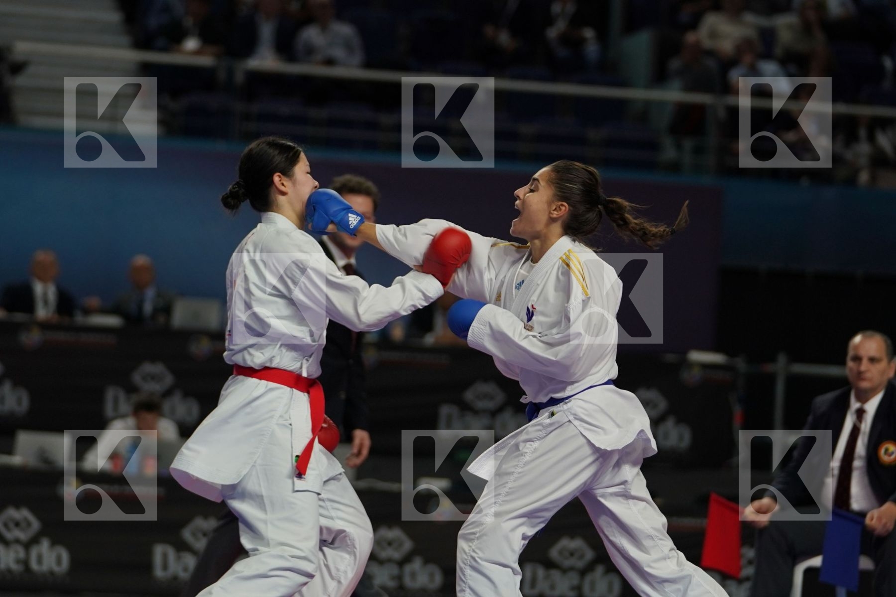 Japan (KAWAMURA, SAITO, SOMEYA, UEKUSA) vs France (AVAZERI, BRITO, HEURTAULT, SIVERT) in Senior Team Female Kumite - Final bout