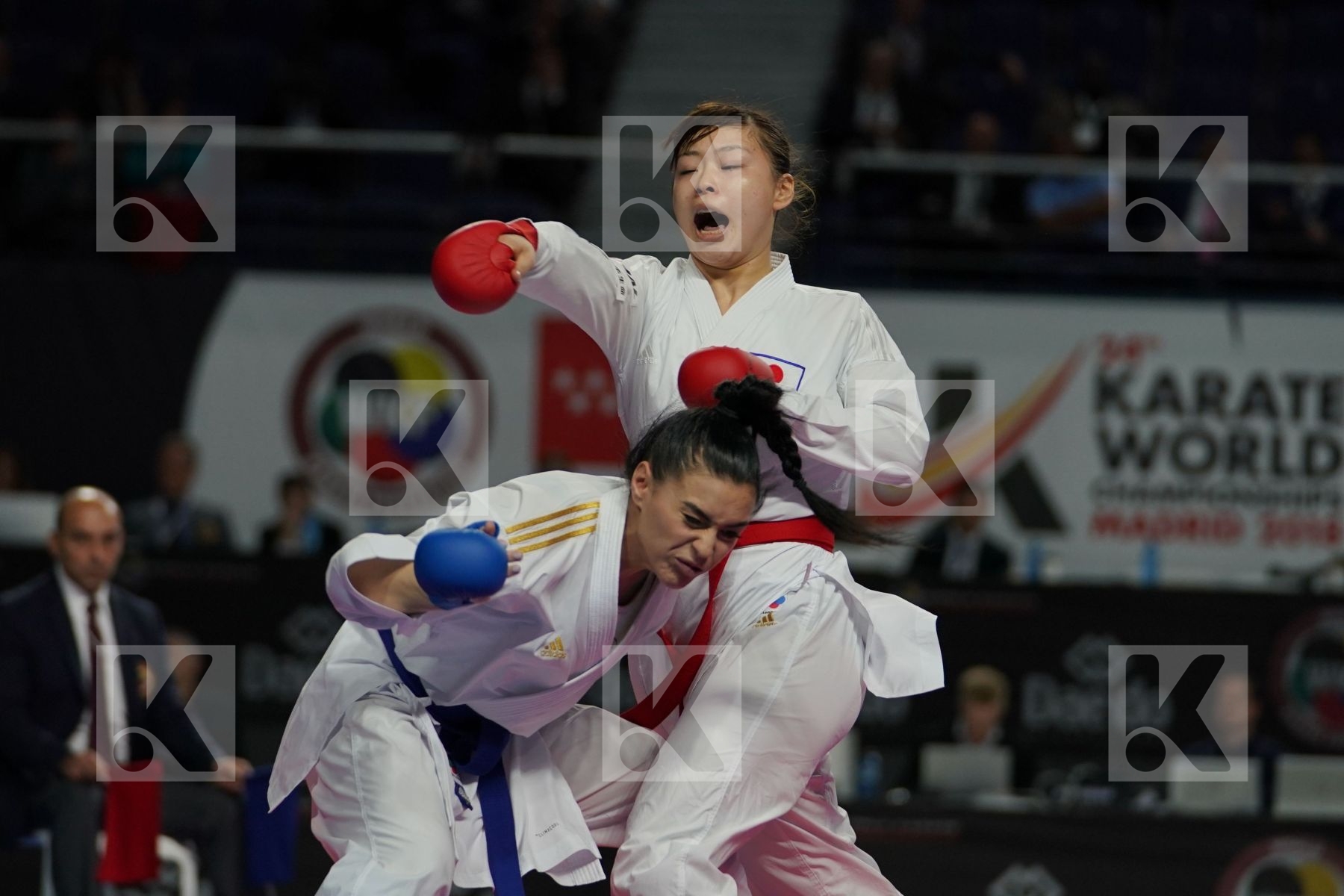 Japan (KAWAMURA, SAITO, SOMEYA, UEKUSA) vs France (AVAZERI, BRITO, HEURTAULT, SIVERT) in Senior Team Female Kumite - Final bout
