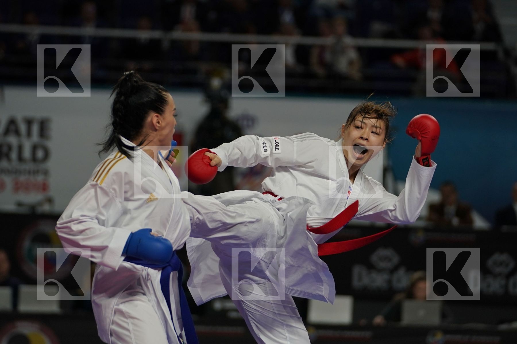 Japan (KAWAMURA, SAITO, SOMEYA, UEKUSA) vs France (AVAZERI, BRITO, HEURTAULT, SIVERT) in Senior Team Female Kumite - Final bout