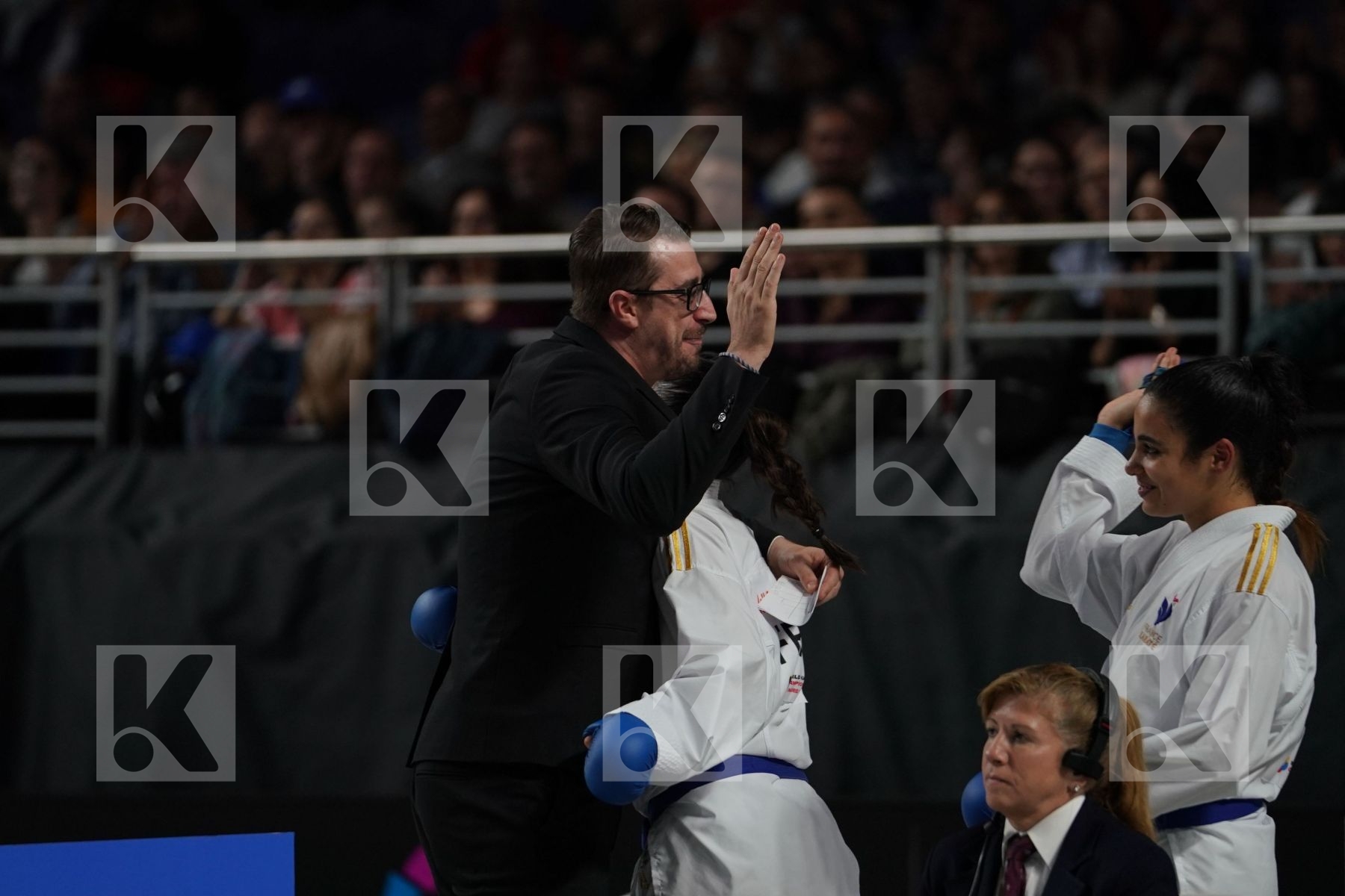 Japan (KAWAMURA, SAITO, SOMEYA, UEKUSA) vs France (AVAZERI, BRITO, HEURTAULT, SIVERT) in Senior Team Female Kumite - Final bout