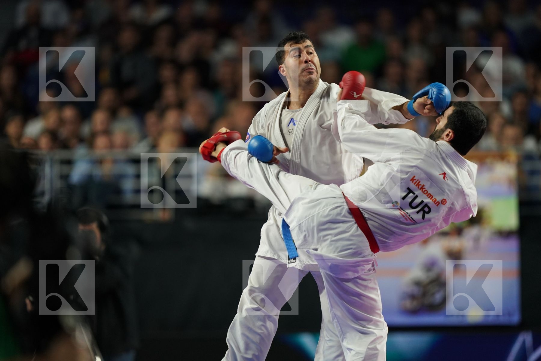 TURKEY (AKTAS, ELTEMUR, GOK, KAPTAN, OZER, UYGUR, YAMANOGLU) vs IRAN (ABAZARI, ASGARI GHONCHEH, ASIABARI, GANJZADEH, HEYDARI, KHODABAKHSHI, POORSHAB) in Senior Team Male Kumite - Final bout