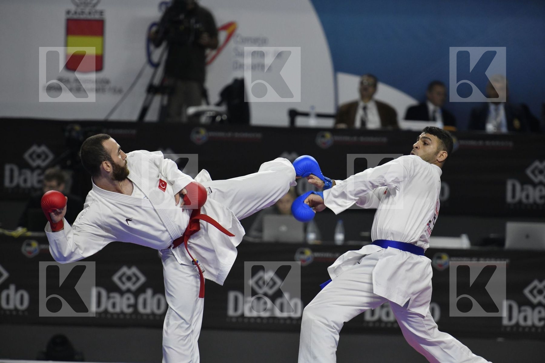 TURKEY (AKTAS, ELTEMUR, GOK, KAPTAN, OZER, UYGUR, YAMANOGLU) vs IRAN (ABAZARI, ASGARI GHONCHEH, ASIABARI, GANJZADEH, HEYDARI, KHODABAKHSHI, POORSHAB) in Senior Team Male Kumite - Final bout