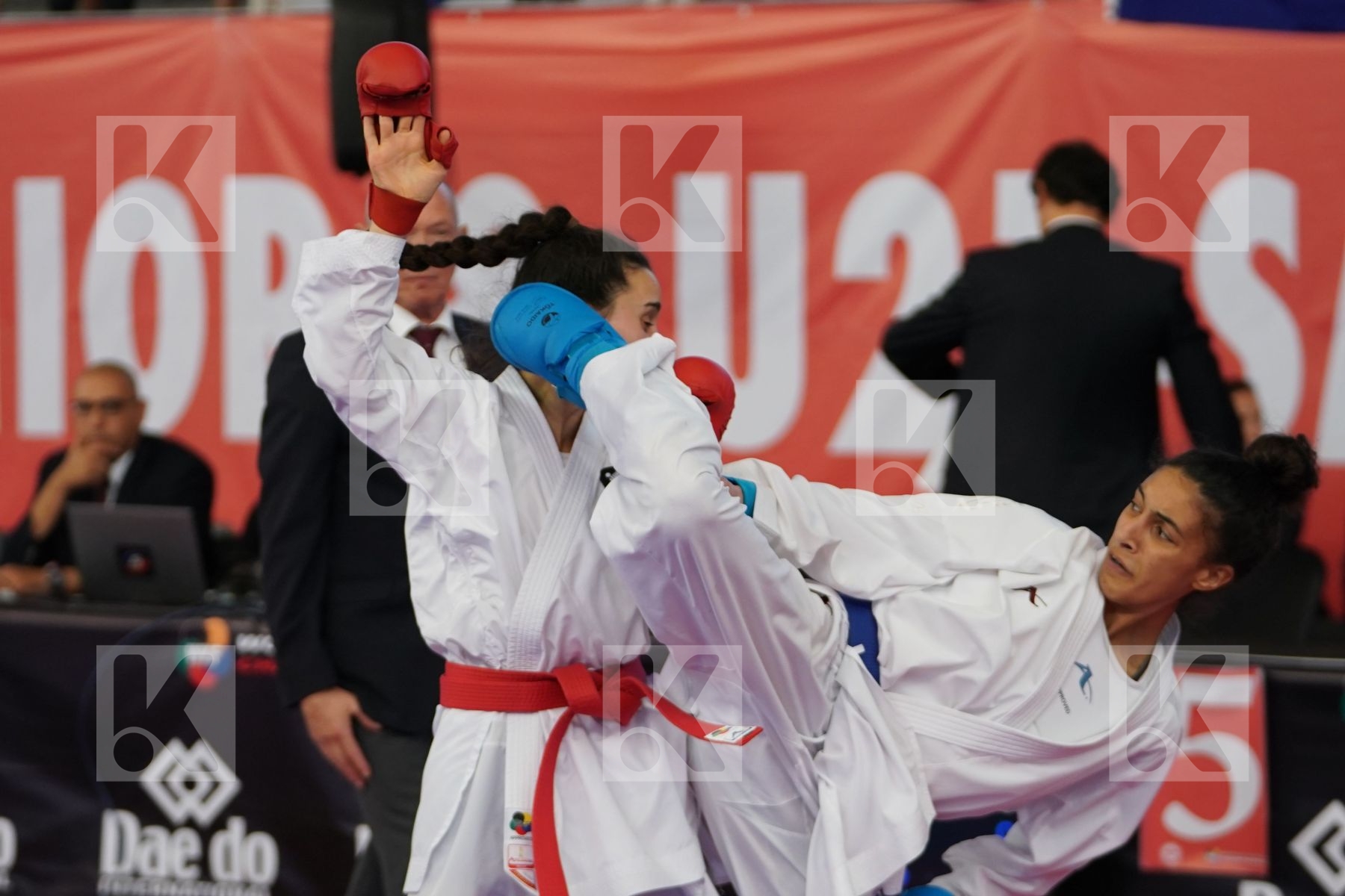 HENNESSEY LOLA (NEW ZEALAND) vs MANSOUR LEEN (JORDAN) in Cadet Kumite Female -47 Kg - Bronze bout
